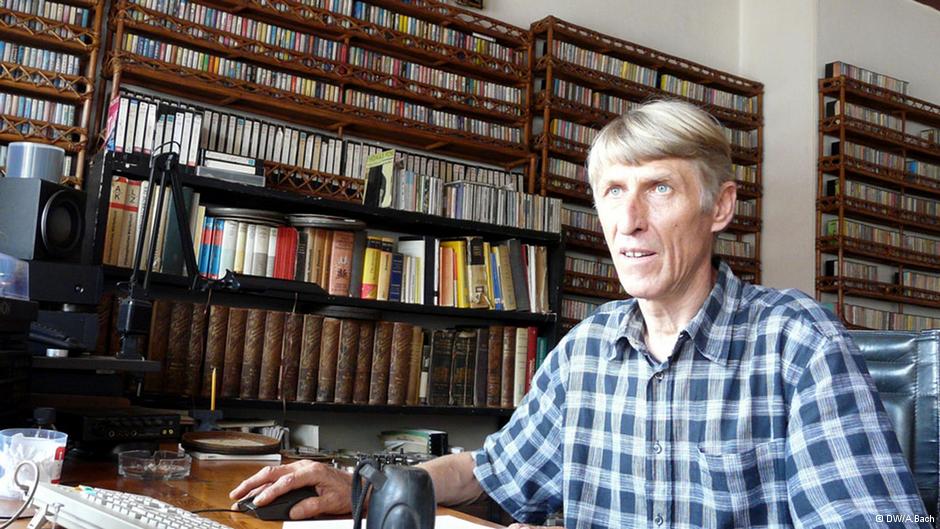 Joachim Oelsner digitizes Cameroon's historical musical