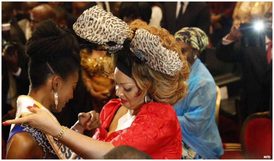 Miss-Cameroun-2015-couronnée-par-MadameChantal-Biya